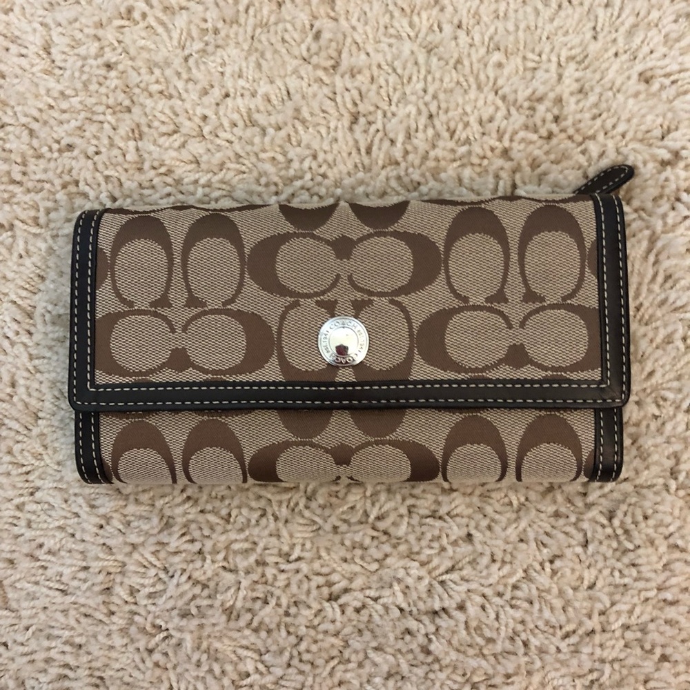 🎀Coach wallet - moving sale